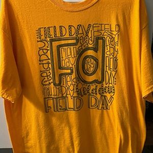 Field Day Tshirt XL
Gold/yellow
Worn Once